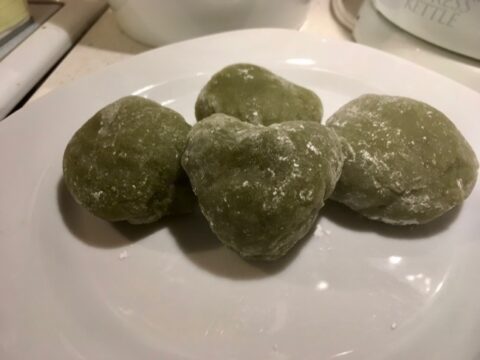 Super Easy Homemade Matcha Mochi with Date Paste Filling