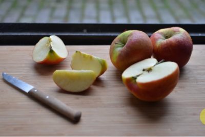 sliced apple apples vegan gluten-free fruit crisp crumble topping with oats recipe